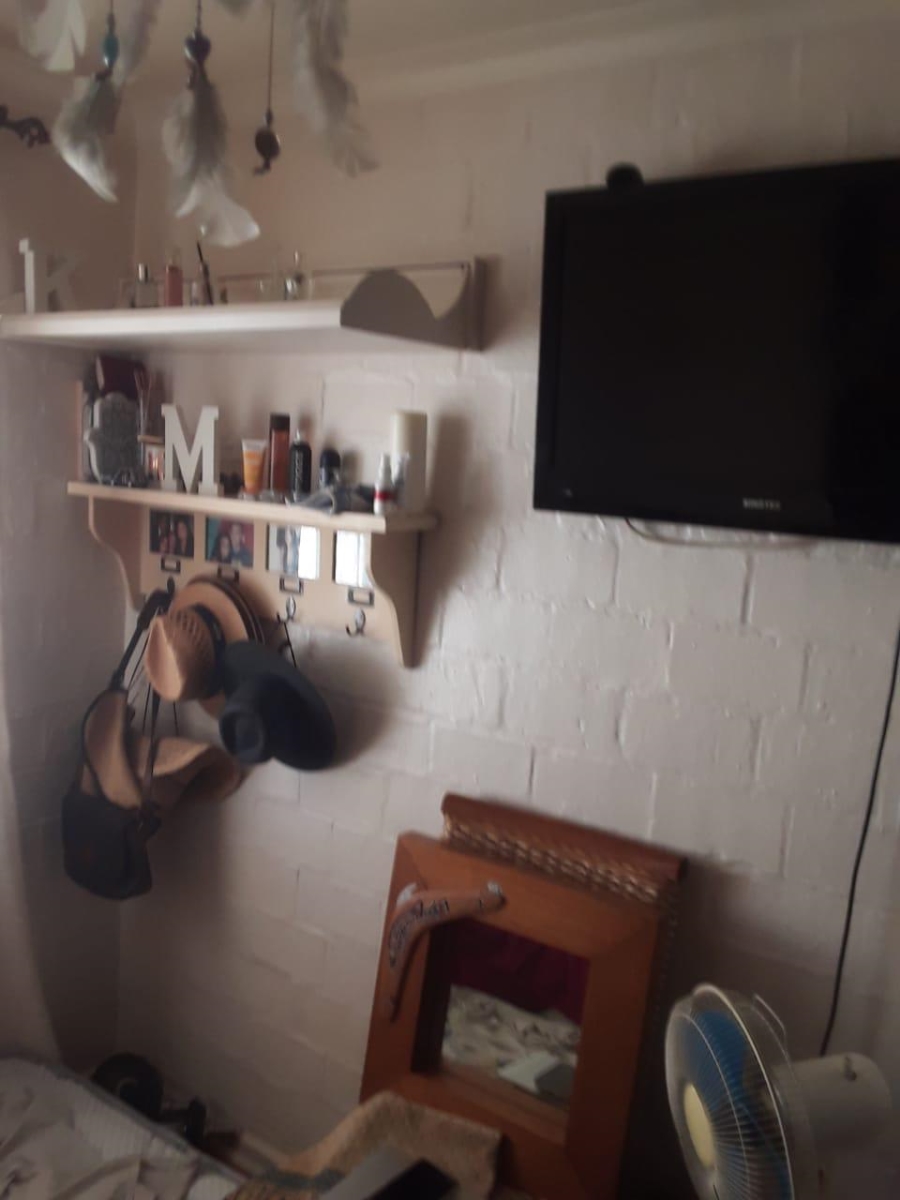 2 Bedroom Property for Sale in Zonnebloem Western Cape